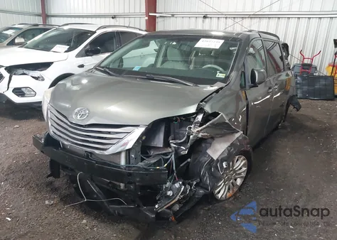 2011 Toyota Sienna Xle V6 Auto Access Seat z USA, uszkodzony, nr VIN 5TDYK3DC1BS059254